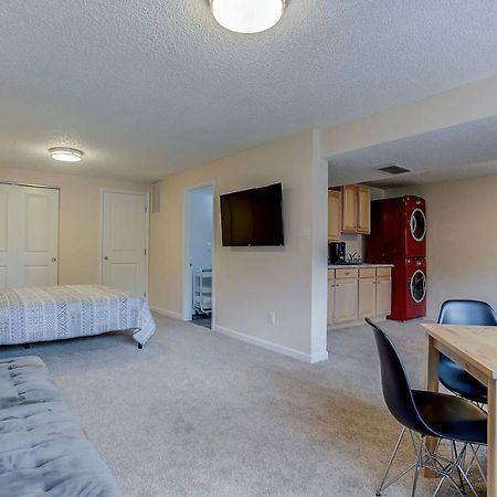Bright & Cozy Studio Apartment In Colorado Springs Bagian luar foto