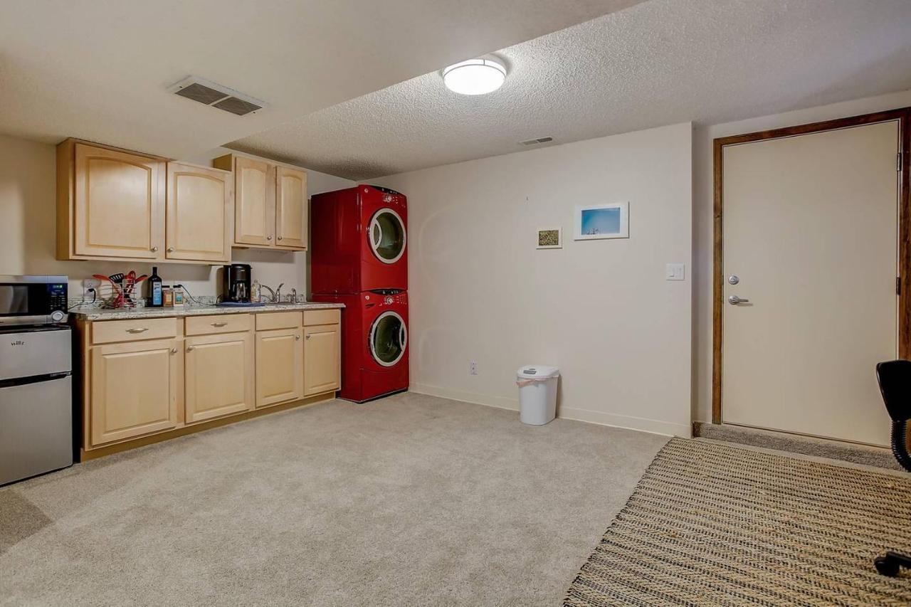 Bright & Cozy Studio Apartment In Colorado Springs Bagian luar foto